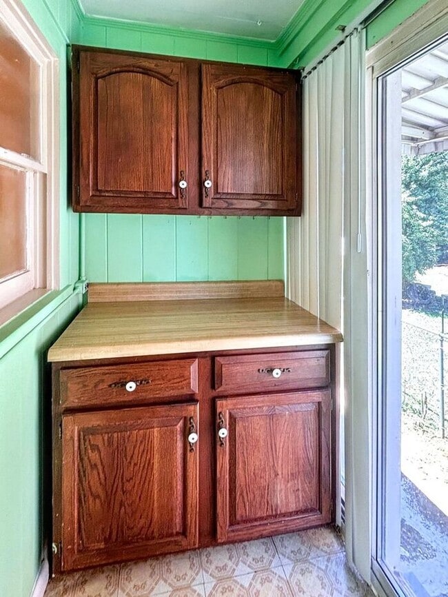 Building Photo - Adorable 2-Bedroom Home with Great Space /...