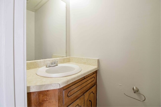 Building Photo - 820 Golf View Pl