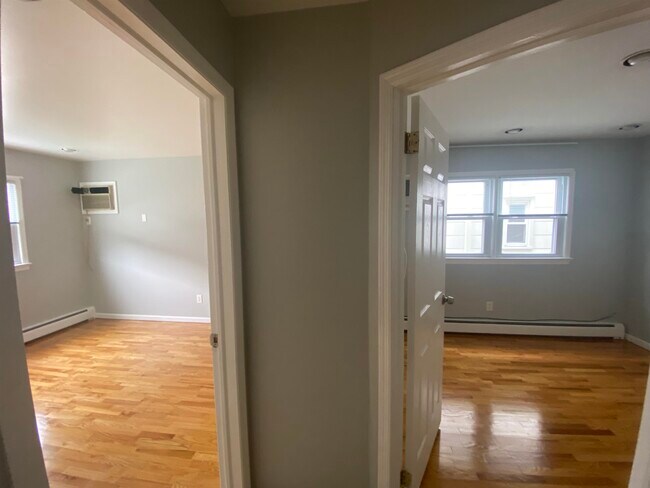Building Photo - 164 W 18th St