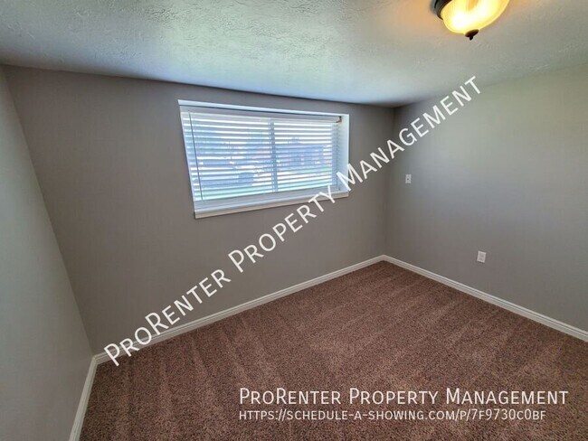 Building Photo - 865 E 350 N