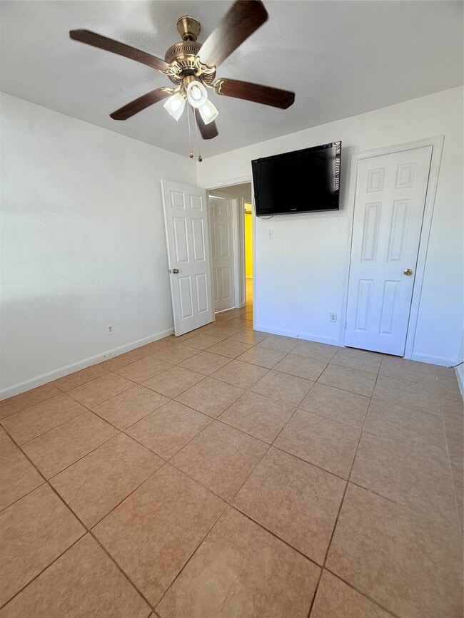 Building Photo - 207 Inwood Ln