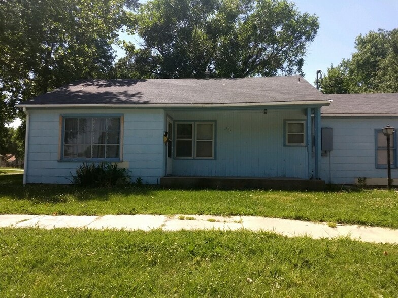 Building Photo - 121 South Logan