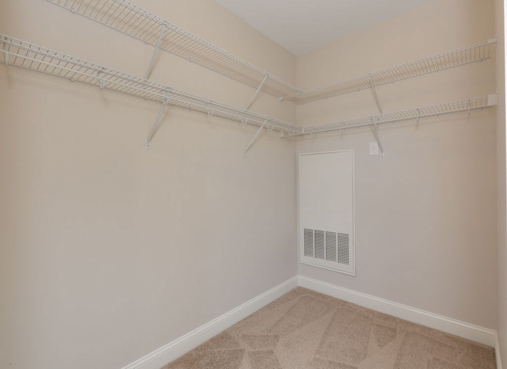 Building Photo - 70 Fordway Ext