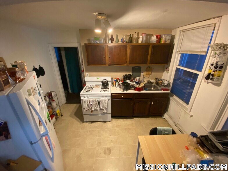 Building Photo - 8 Parker Hill Ave