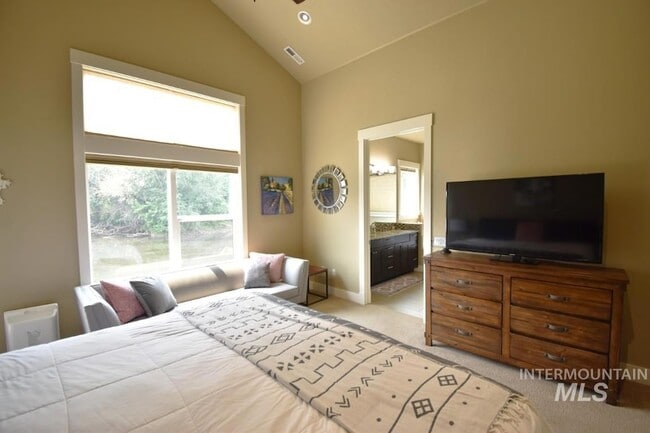 Building Photo - 1193 E Lone Shore Dr