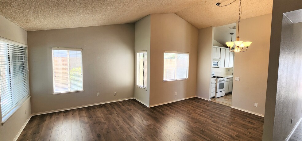 Building Photo - 3219 W Avenue J4