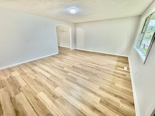 Building Photo - 3 Bedroom Ranch for Rent!