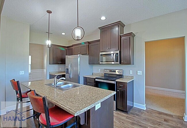 Building Photo - 582 Burke Dr