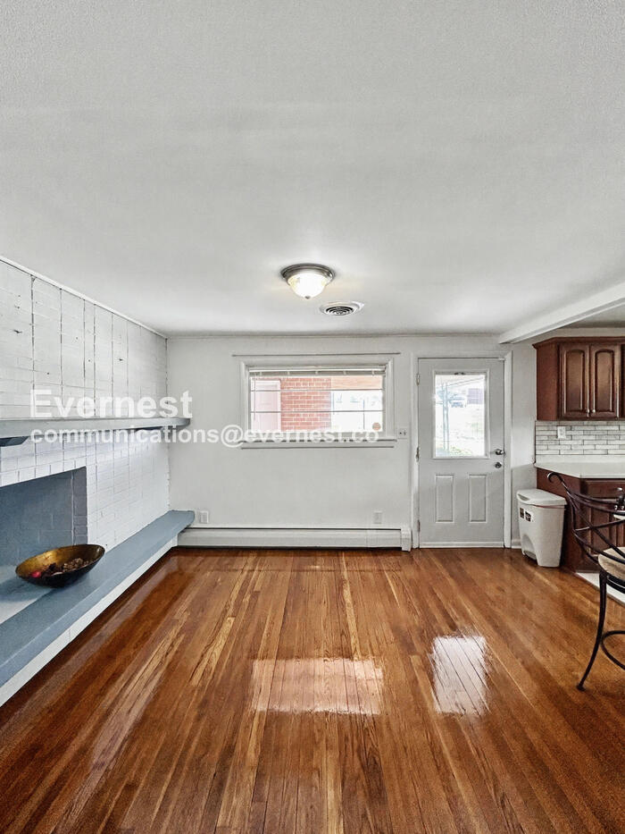 Building Photo - 616 S Jefferson St