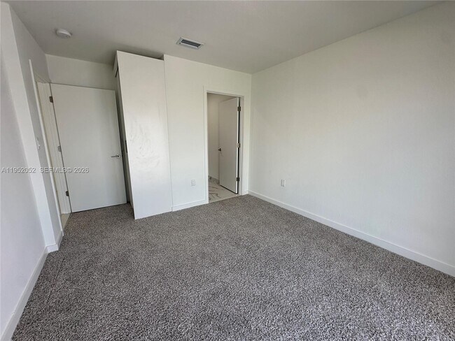 Building Photo - 232 NW 13th Ct