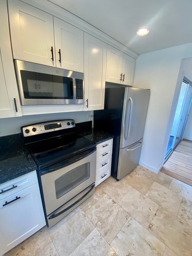 Building Photo - 1311 Summertime Ln