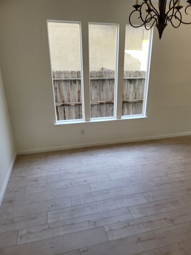 Building Photo - Three Bedroom and Three bathroom home and ...