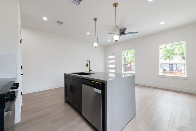 Building Photo - 2316 McKee St