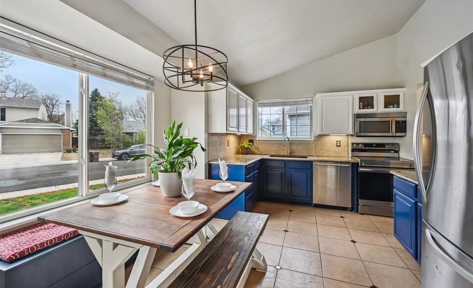 Building Photo - 646 S Joplin St