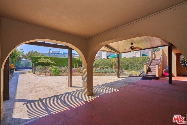 Building Photo - 1076 West Blvd