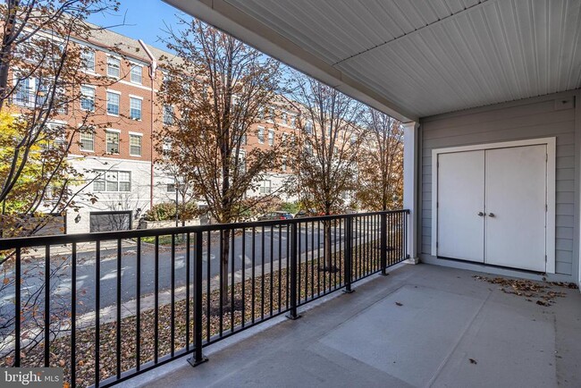 Building Photo - 705 Captains Way