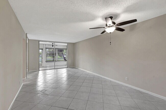 Building Photo - 6795 Huntington Ln