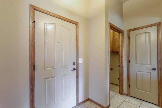 Building Photo - AVAILABLE 3-15-2020  FOR OCCUPANCY IN YUKON, MUSTANG SCHOOLS!