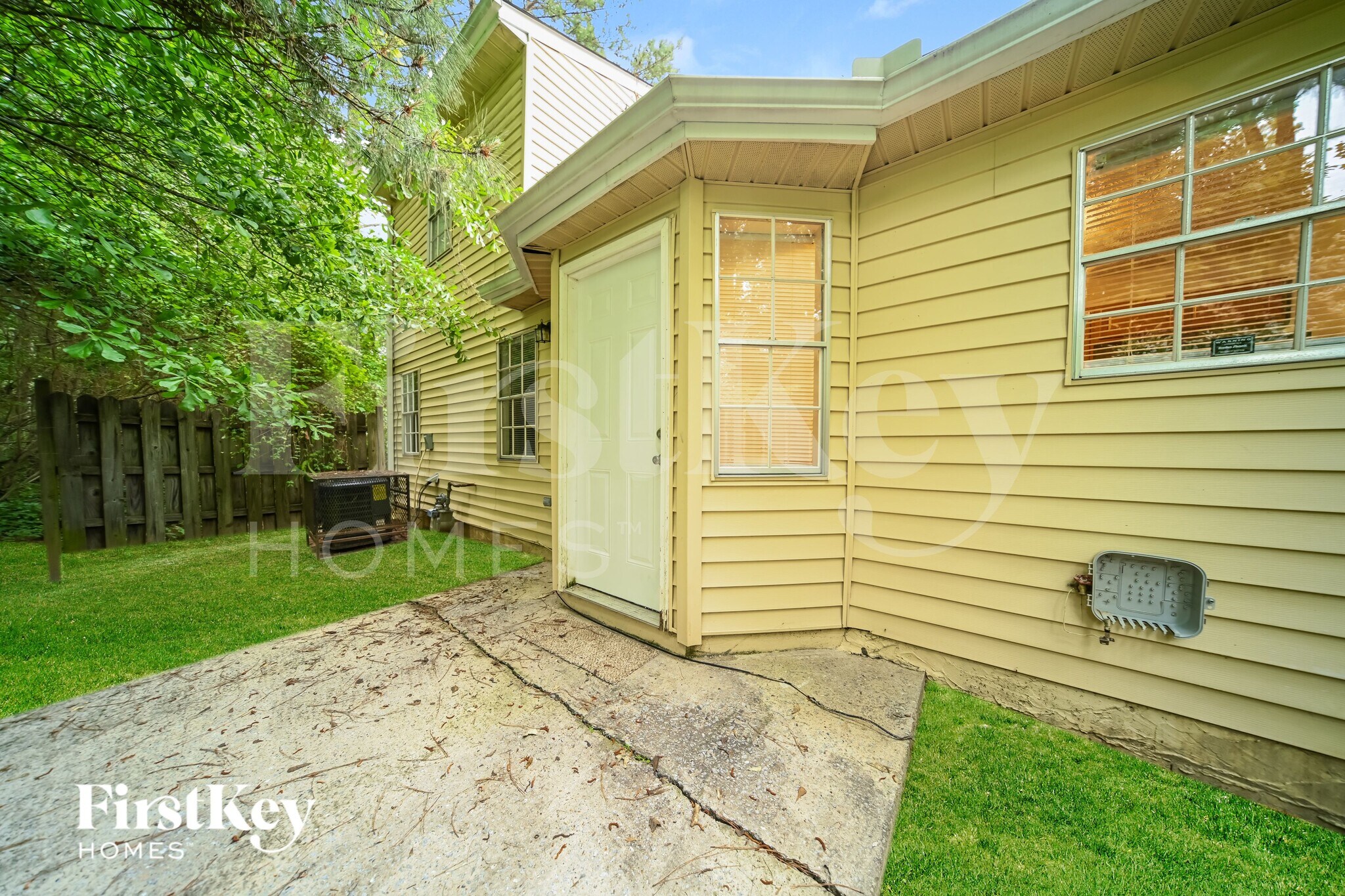 Building Photo - 1010 Pine Tree Trail