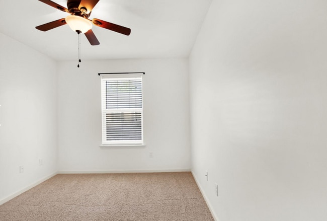 Building Photo - 7221 Quail Hollow Dr