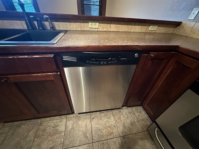 Building Photo - 201 E Main St