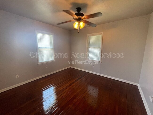 Building Photo - 137 SE 1st St