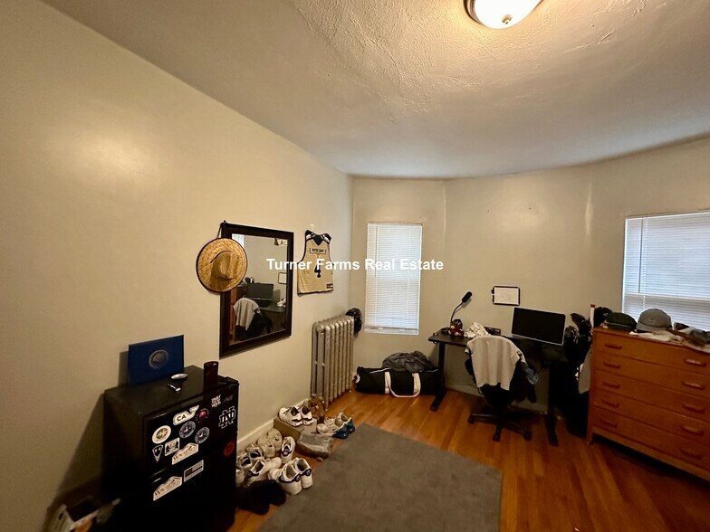 Building Photo - 109 Pleasant St