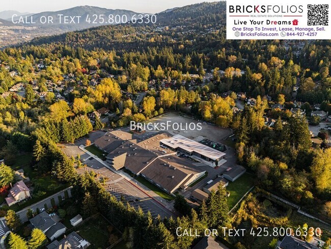 Building Photo - Elegant Lakeside Living Awaits in Issaquah...