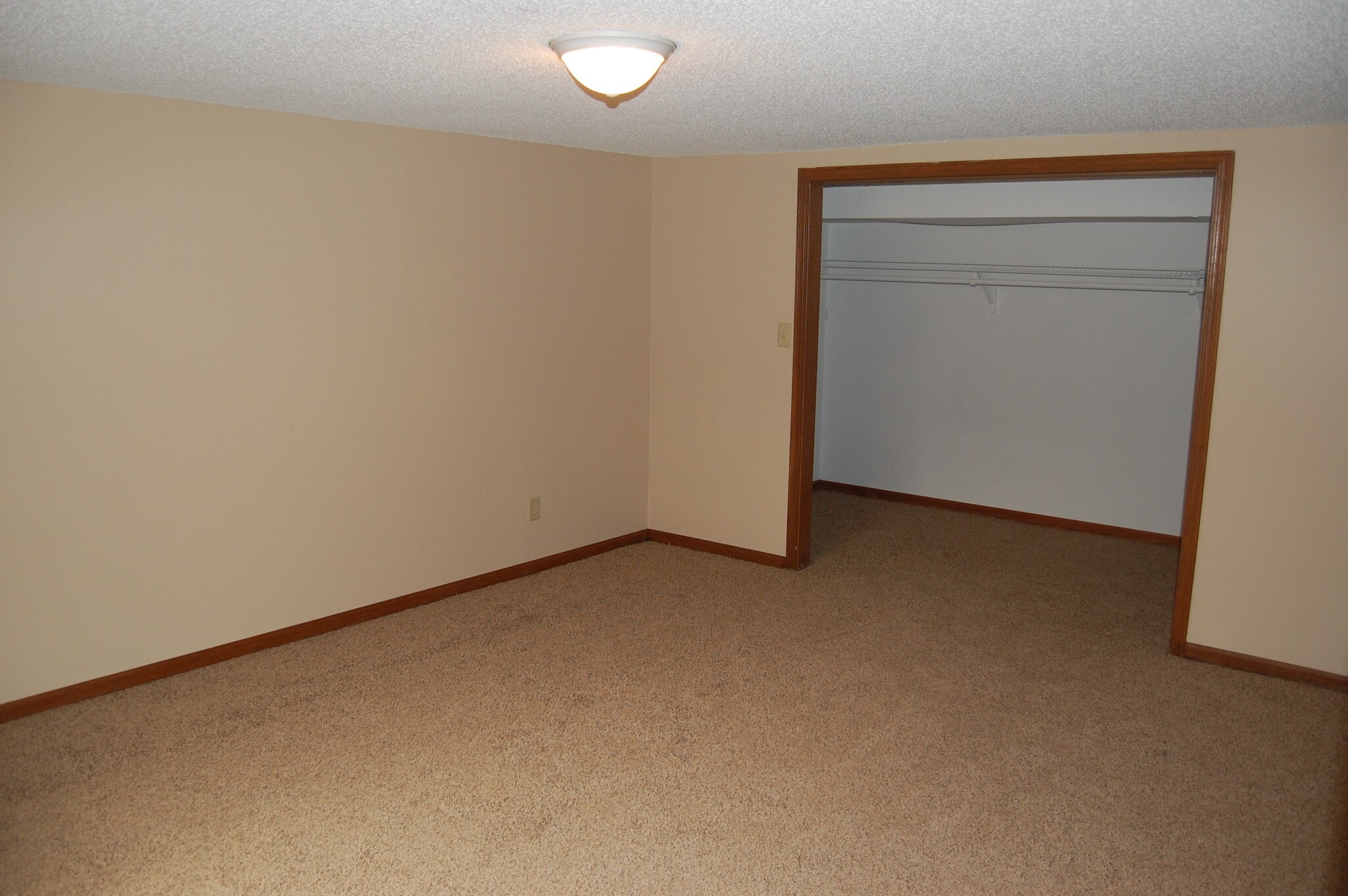 Third bedroom 22'x13' - 4945 Walker Ave
