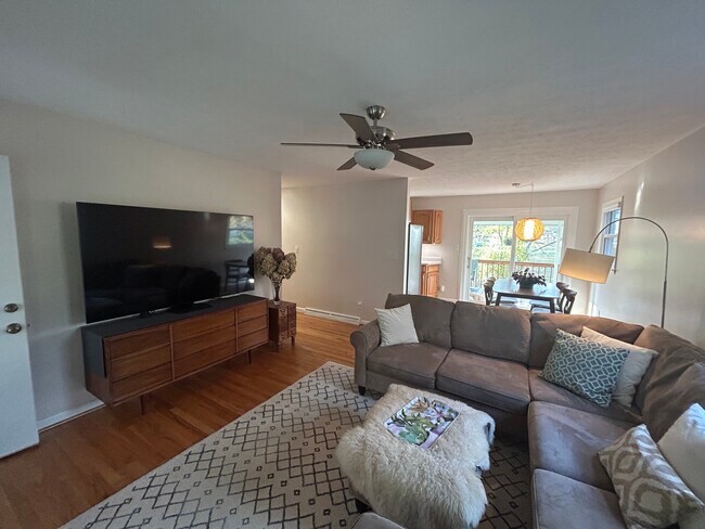 Building Photo - 44 Maple Ave