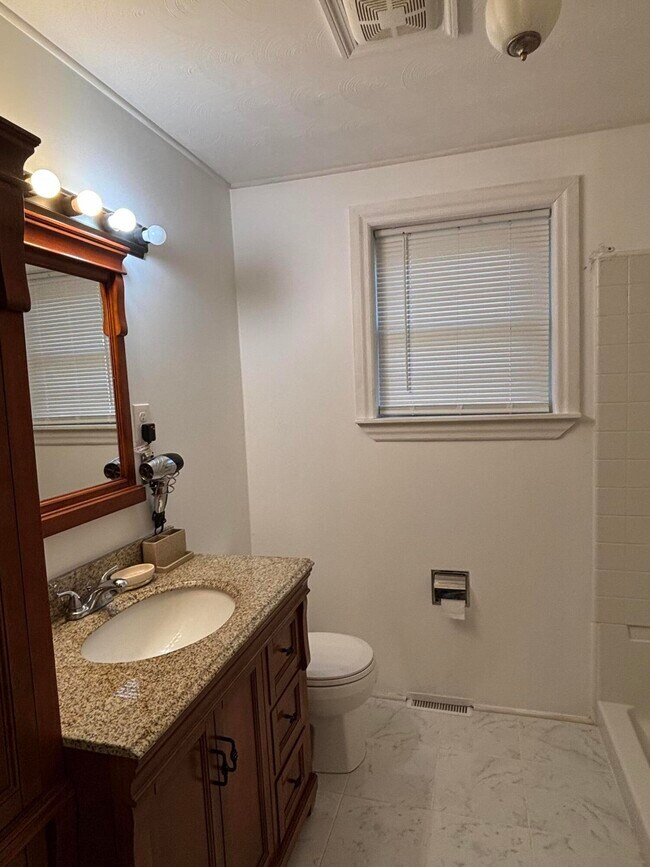 Building Photo - 919 Seminole Ave