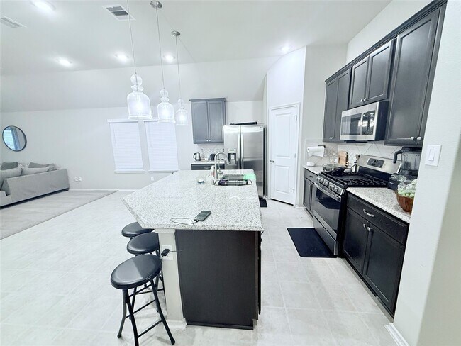 Building Photo - 8803 Oak Ivy Ln