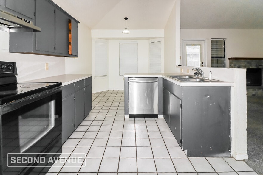 Building Photo - 7818 Impala Dr