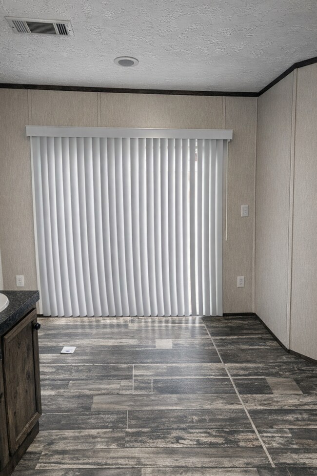 Building Photo - 732 Parkview Dr