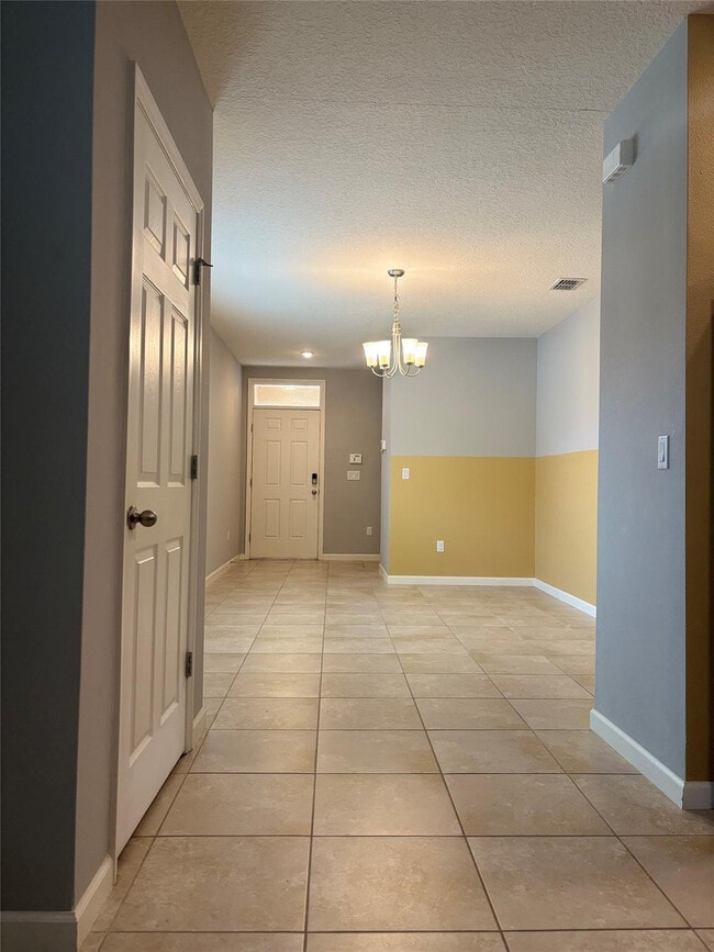 Building Photo - 11150 SW Sophronia St