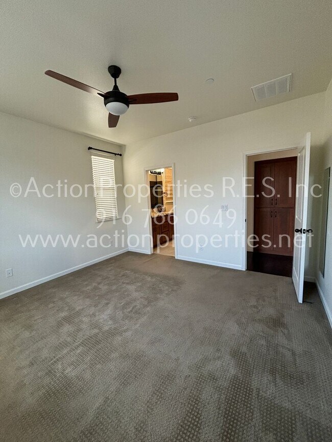 Building Photo - Solar Rocklin Gated Single Story: Close To Shopping 3 Bedroom 2 Bath, Covered Patio, Low Maintena...