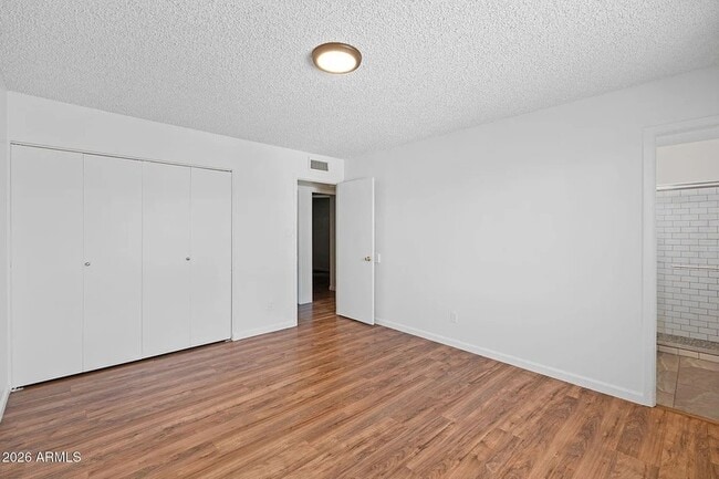 Building Photo - 1664 E Del Rio Dr