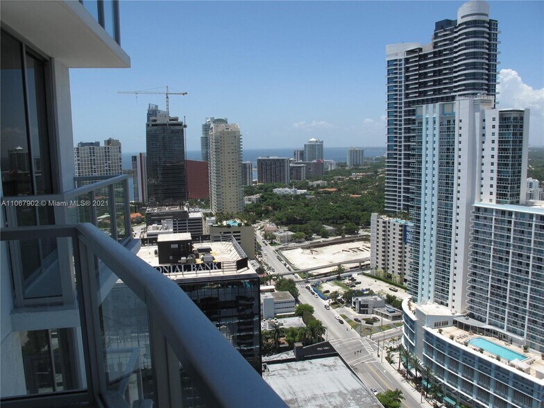 Building Photo - 1050 Brickell Ave