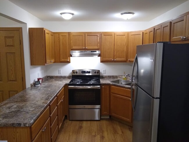 Kitchen, Alt. View - Crown Pointe Townhomes - Shiloh