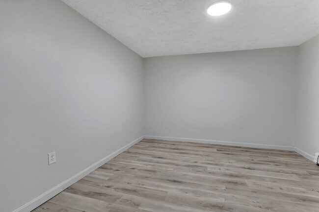 Building Photo - 105 Roosevelt St