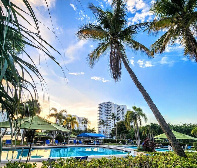 Building Photo - 18181 NE 31st Ct