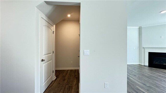 Building Photo - 841 HighGrove Wy
