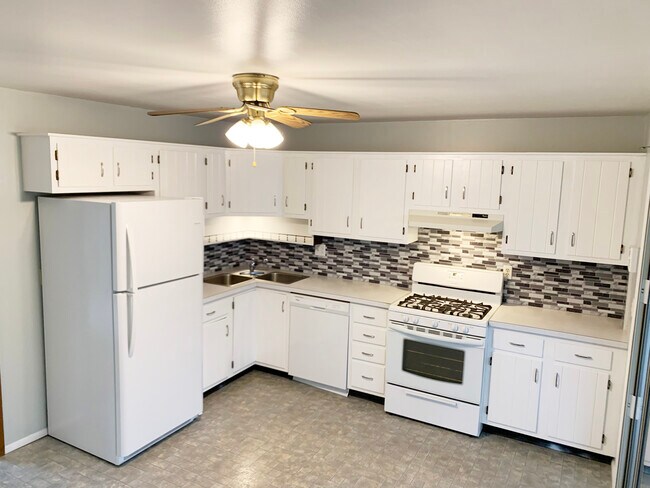 Building Photo - 2504 Westside Dr