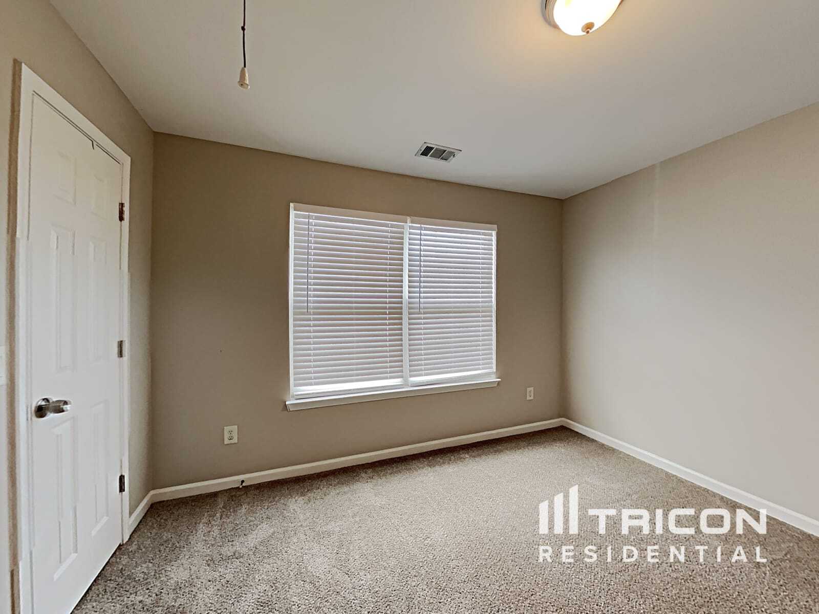 Building Photo - 7751 Parkside Dr