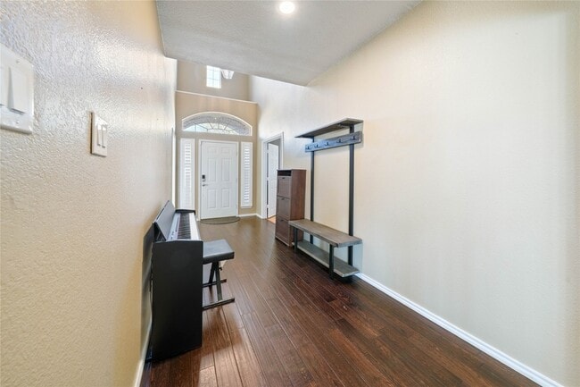 Building Photo - 9333 Fairmont Dr