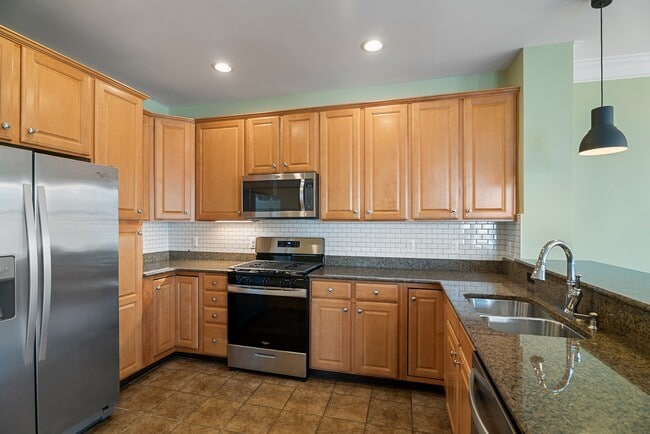 Building Photo - 35 E All Saints St