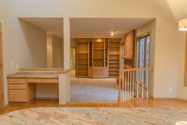 Building Photo - 5Bd/2.75Ba Mercer Island House