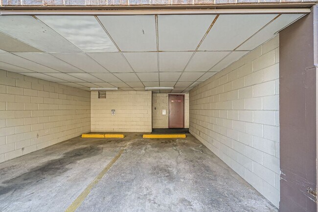 Building Photo - Sunny 6th-Floor Condo at Penn Towers – Rig...