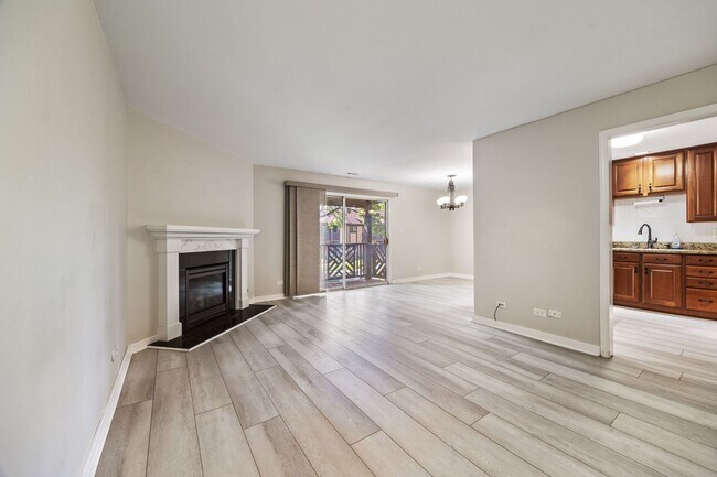Building Photo - 890 Sheldon Ct