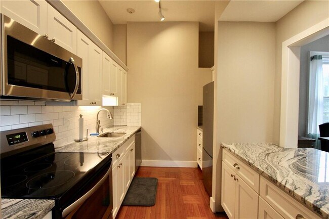 Building Photo - 541 Bellevue Ave